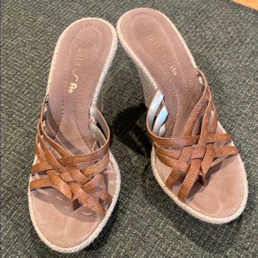 Unisa Brown Strappy Wedge Slide Sandals (sz 8)